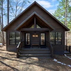 DBL DWN Cabin | Hochatown Cabin with Hot Tub, Fire Pit & Pets
