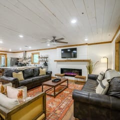 EZ Ridge Retreat | Broken Bow Lake Cabin with Hot Tub, Fire Pit & Pets