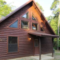 Heaven’s Edge Cabin | Pondside Broken Bow Cabin with Hot Tub, Fire Pit & Pets