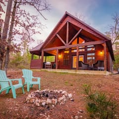 Heaven’s Gate | Pond • Hot Tub • Pets