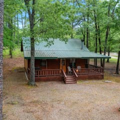 Lost In The West Cabin | Hochatown Cabin with Fishing Pond, Hot Tub & Pets