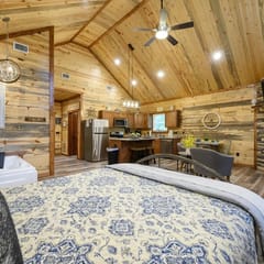 Moonlit Oaks Retreat