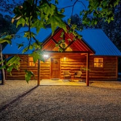 Sweet Home Alabama Cabin | Secluded Broken Bow Cabin with Fire Pit & Pets