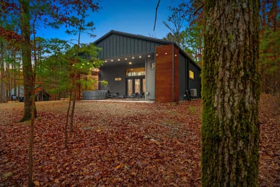BLK JCK Cabin | Romantic Hochatown Cabin for Two with Grill & Pets - Image 1