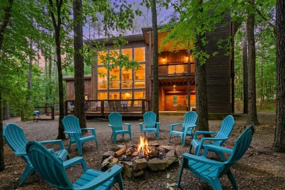 Driftwood Cabin | Broken Bow Cabin with Hot Tub, Fire Pit, Loft & Pet-Friendly Stays - Image 1