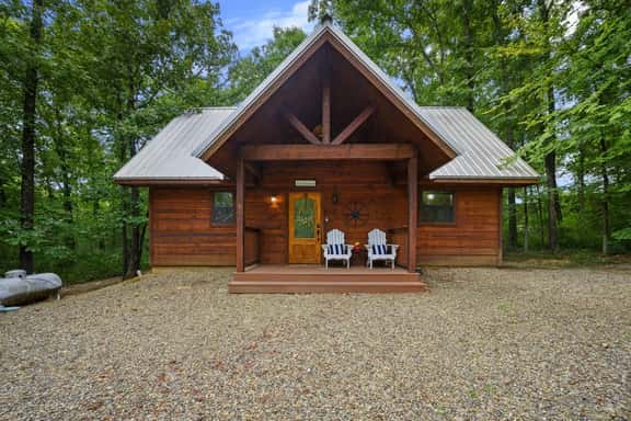 Knockin’ Boots Cabin | 2BR Secluded Broken Bow/Hochatown Cabin with Private Hot Tub & Fire Pit - Image 1