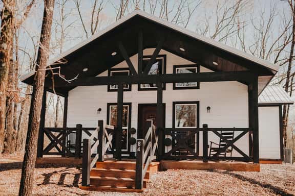 Sweet Thang | Romantic Broken Bow Cabin with Hot Tub, Grill & Pets - Image 1