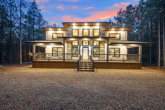 The Gallery In The Pines Luxury Cabin - Image 1