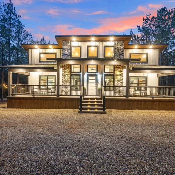 The Gallery In The Pines Luxury Cabin - Image 1