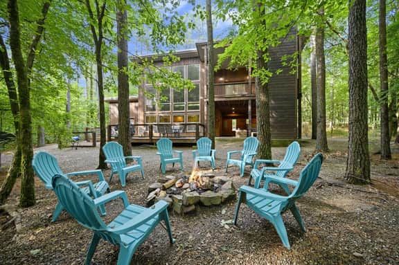 Driftwood Cabin | Broken Bow Cabin with Hot Tub, Fire Pit, Loft & Pet-Friendly Stays - Image 4