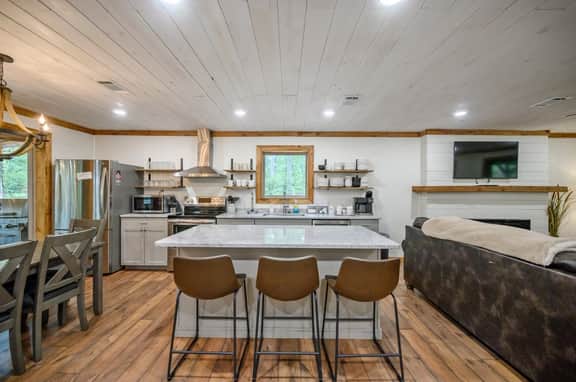 EZ Ridge Retreat | Broken Bow Lake Cabin with Hot Tub, Fire Pit & Pets - Image 3