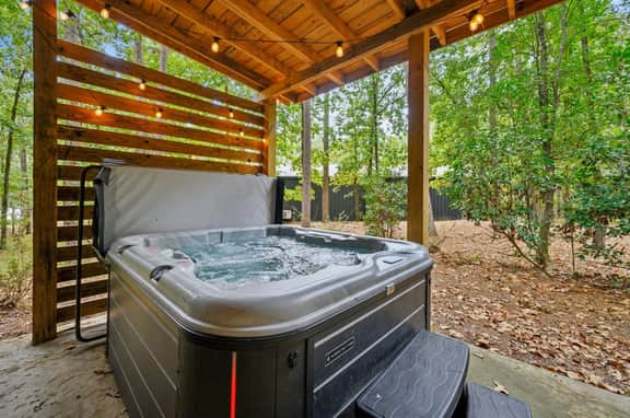 EZ Ridge Retreat | Broken Bow Lake Cabin with Hot Tub, Fire Pit & Pets - Image 5