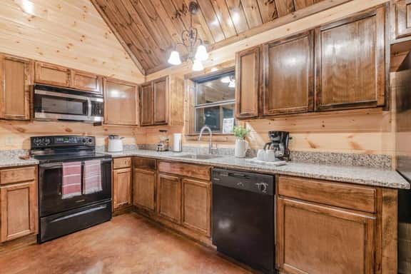 Sweet Home Alabama Cabin | Secluded Broken Bow Cabin with Fire Pit & Pets - Image 4