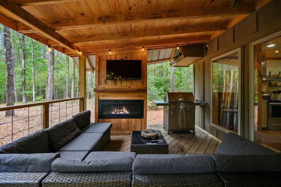 EZ Ridge Retreat | Broken Bow Lake Cabin with Hot Tub, Fire Pit & Pets - Image 3