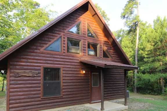 Heaven’s Edge Cabin | Pondside Broken Bow Cabin with Hot Tub, Fire Pit & Pets - Image 1