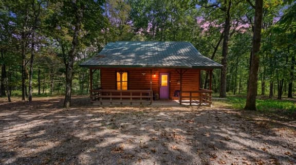 Lost In The Past Cabin | Indoor Hot Tub + Fireplace | Pet-Friendly Hochatown Cabin Near Broken Bow Lake & Beavers Bend - Image 1